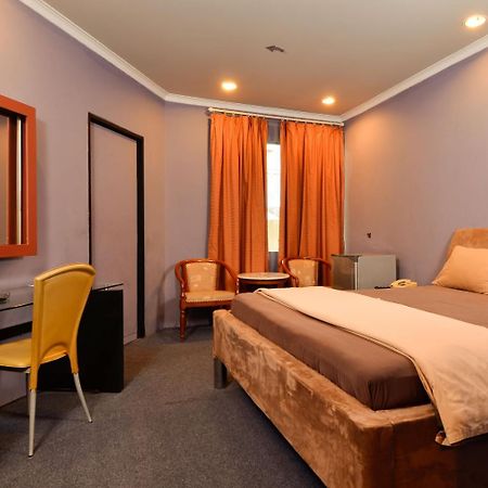 Hotel Peninsula Mangga Besar Jakarta Exterior foto