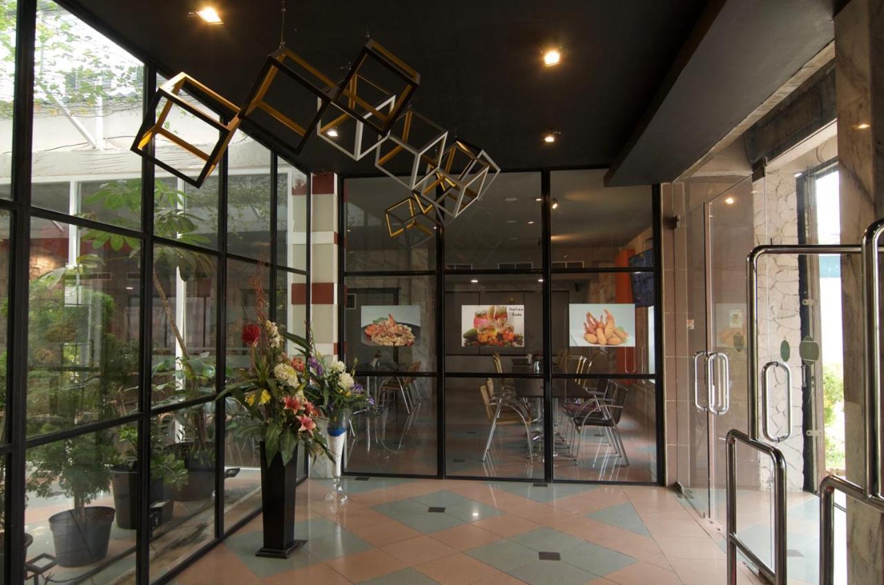 Hotel Peninsula Mangga Besar Jakarta Exterior foto